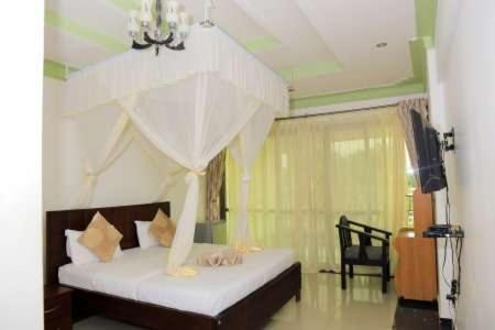 Victoria Royal Hotel Энтеббе Экстерьер фото