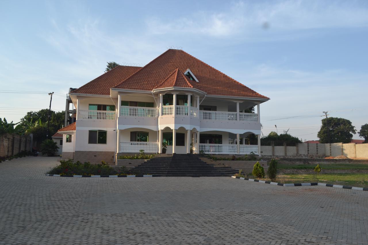 Victoria Royal Hotel Энтеббе Экстерьер фото