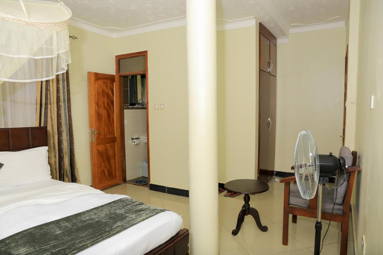 Victoria Royal Hotel Энтеббе Экстерьер фото